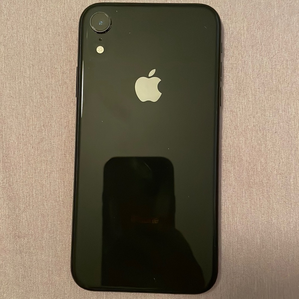 Sprint iPhone XR. Still works under T-MOBILE.